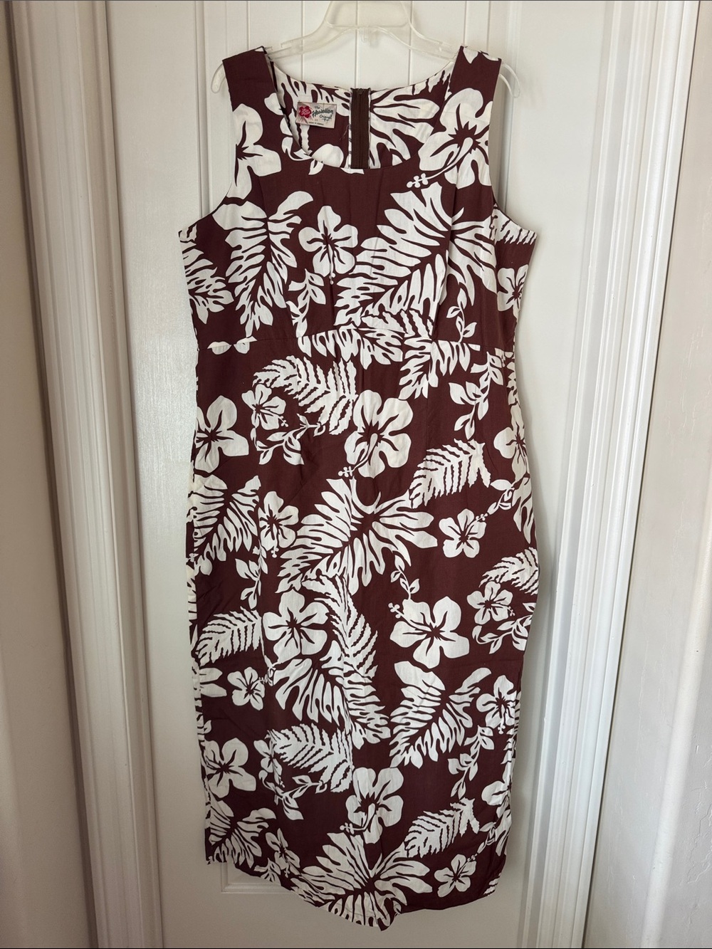 Hilo Hattie ‘The Original’ Brown and White Floral Tropical Sheath Dress